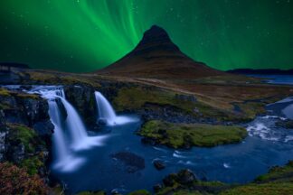 Kirkjufell...   Under a boreal green sky - Picment