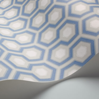 Hicks' Hexagon - Hyacinth & White on Cool Parchment - Cole and Son