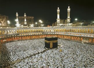 Kaaba at Night - Komar